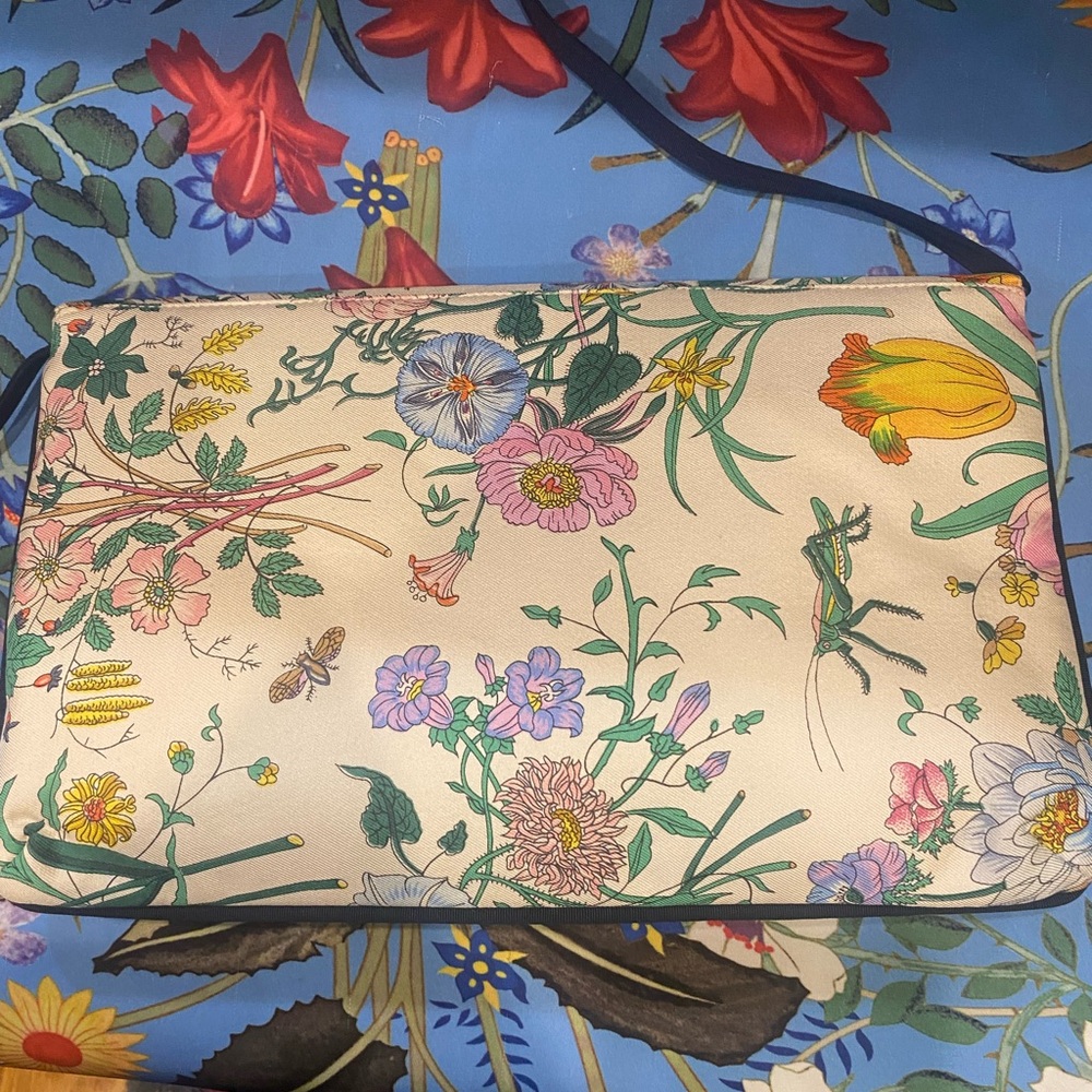 Gucci Flora Vintage Bow Clutch with Detachable Crossbody Strap - Picture 10 of 17